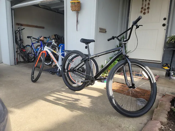 Neighborhood Bike Shop - East Sac Picture 7