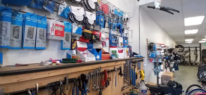 Neighborhood Bike Shop - La Riviera Picture 9