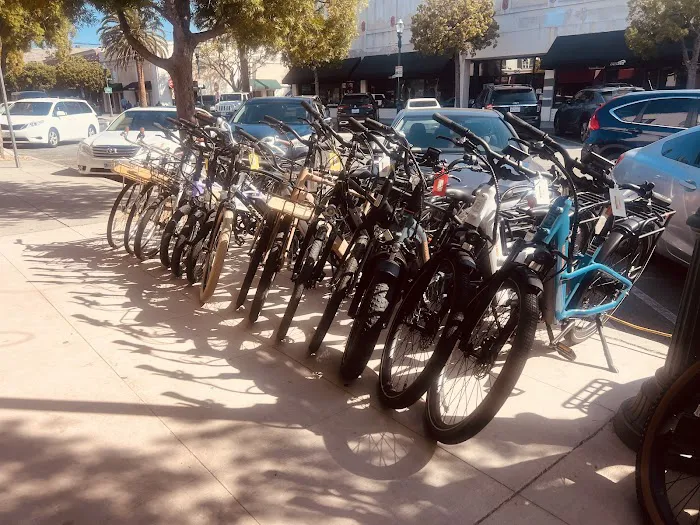 The DropOut Cyclery Picture 2
