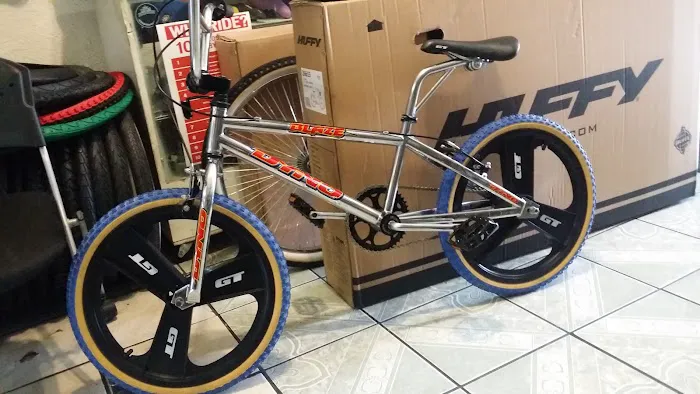 Reyes Bike Shop Picture 7