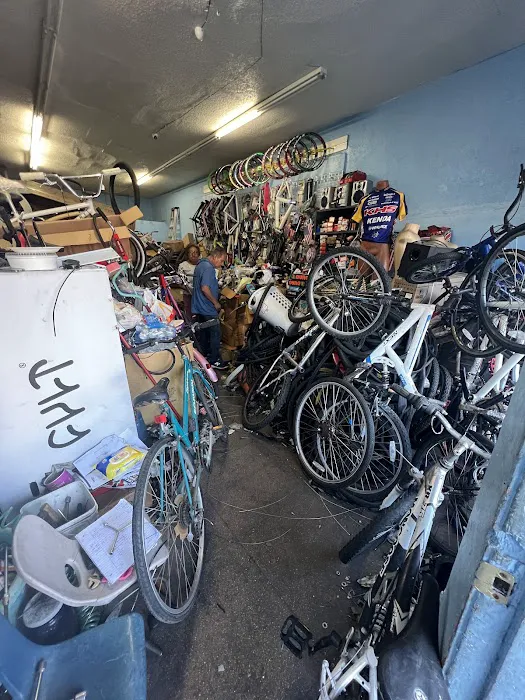 Mendez Bike Shop Picture 3