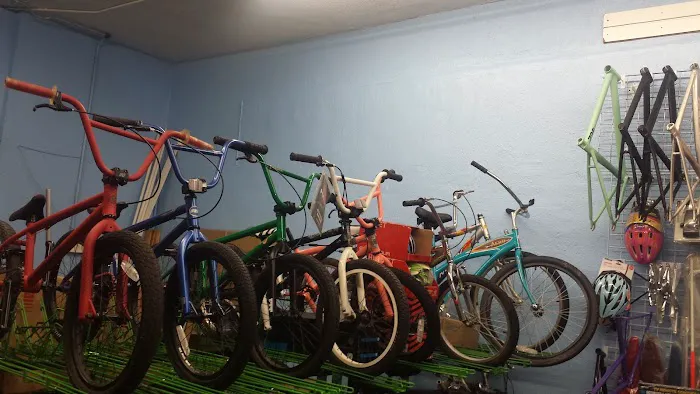 Mendez Bike Shop Picture 4