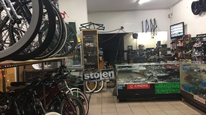 La Cadena Bicycle Shop Picture 2