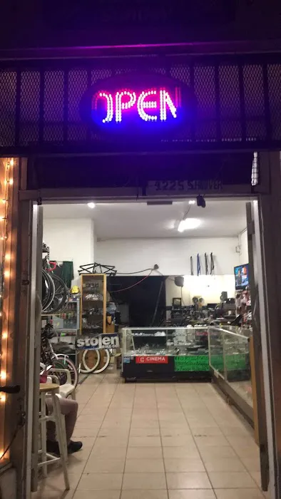 La Cadena Bicycle Shop Picture 1