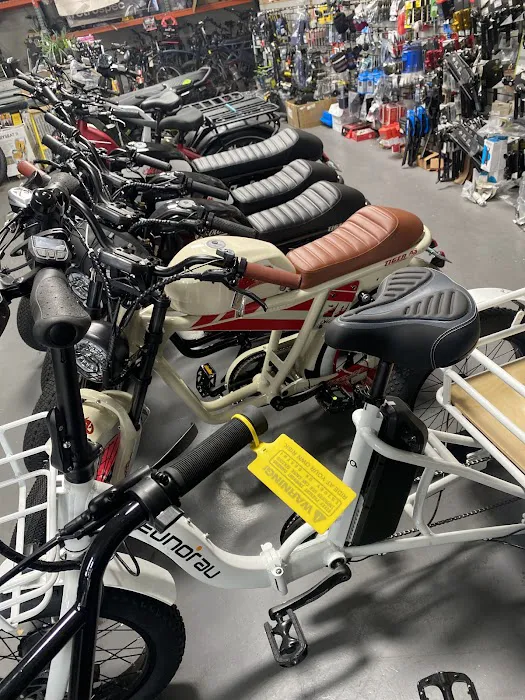 Ebike Inc, Aventon, Himiway, Zooz, and Yadea dealer. Picture 5