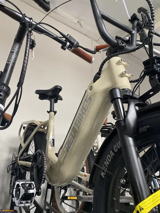 Ebike Inc, Aventon, Himiway, Zooz, and Yadea dealer. Picture 10
