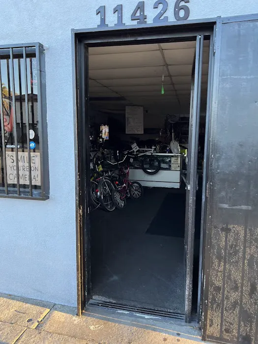 B1 Bicycle Shop Picture 9