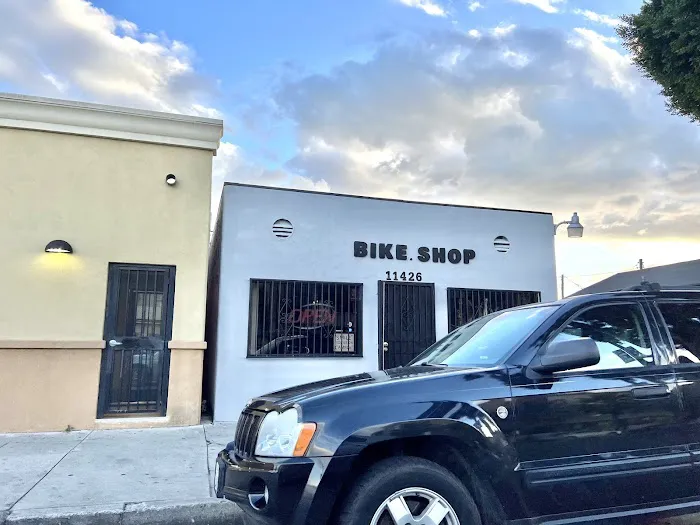 B1 Bicycle Shop Picture 4