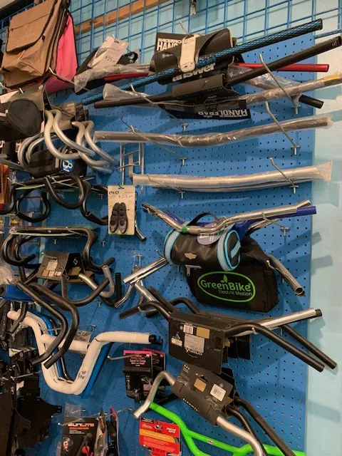 L.A. GOLDEN BICYCLE SHOP Picture 9