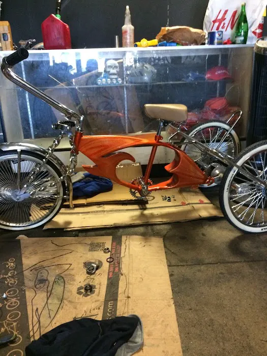 Demonns Bike Shop Picture 6