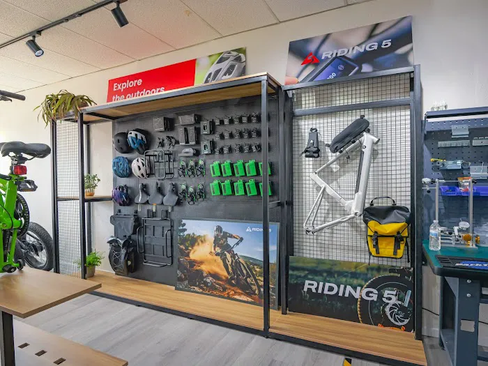 RIDING 5 Electric Bikes Claremont Store Picture 3