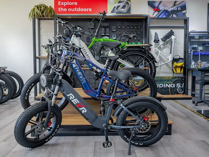 RIDING 5 Electric Bikes Claremont Store Picture 5