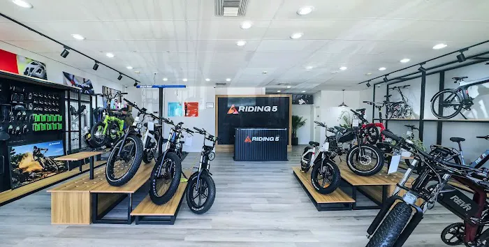 RIDING 5 Electric Bikes Claremont Store Picture 7