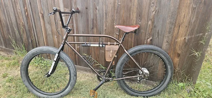 Fondo's Bike Shop Picture 1
