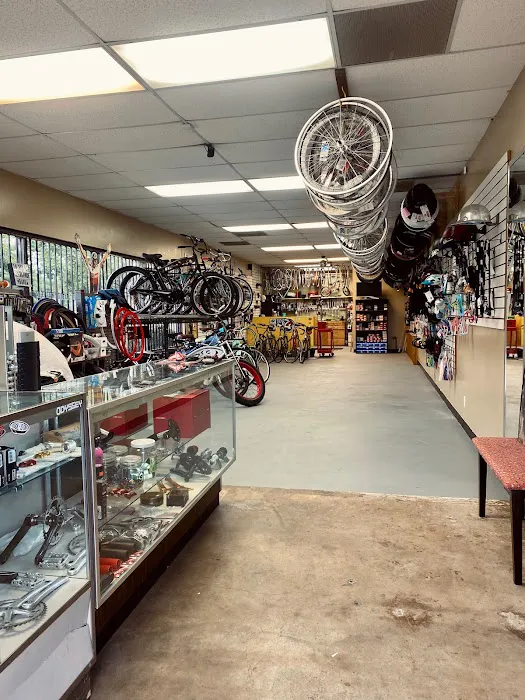 Fondo's Bike Shop Picture 2