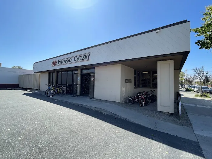 Velo Pro Cyclery Picture 8