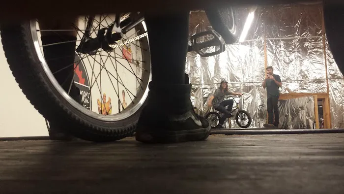 SD Wheel Works Bicycle Garage Picture 9