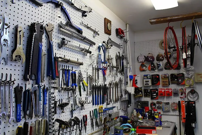 Pedal Pushing Bicycle Shop Picture 3