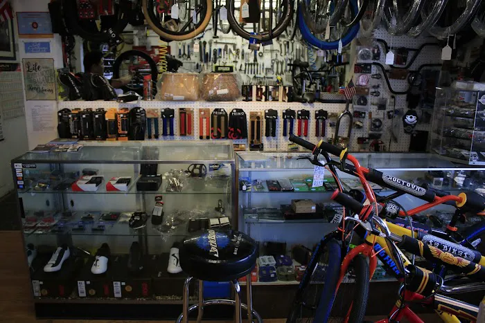 Pedal Pushing Bicycle Shop Picture 7