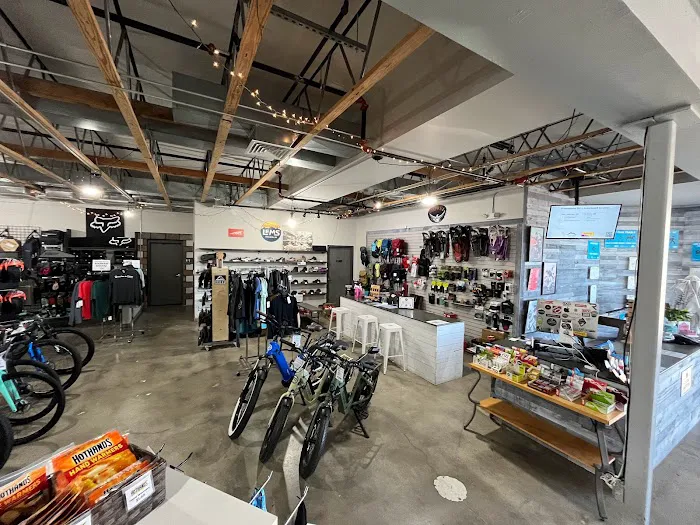 Routes - Bike, Ski, & Outdoor Shop Picture 4