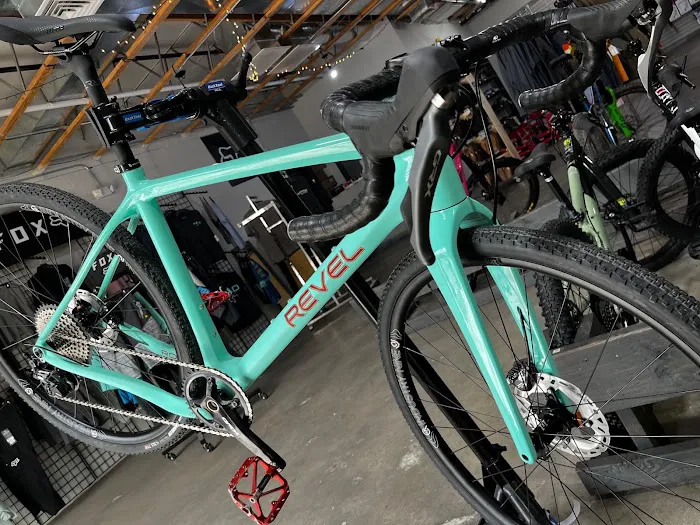 Routes - Bike, Ski, & Outdoor Shop Picture 5