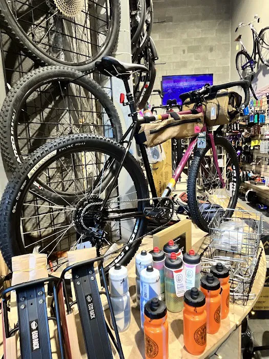 Mello Fellos Bike Shop Picture 8