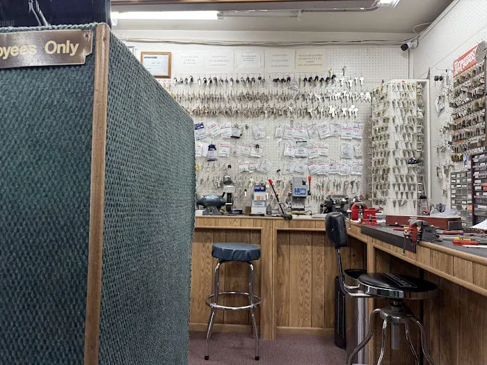 Kitsap Key & Bike Shop Picture 2