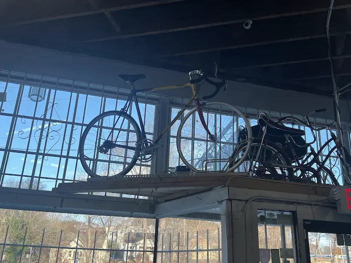 AC Clutch Bicycle Shop Picture 3