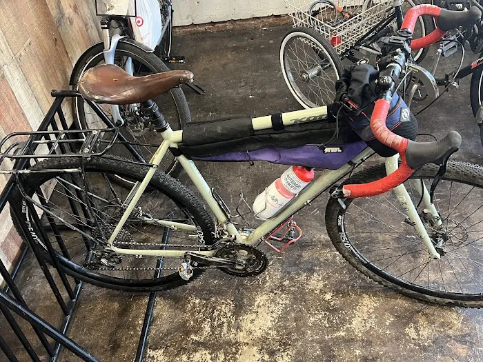 AC Clutch Bicycle Shop Picture 4