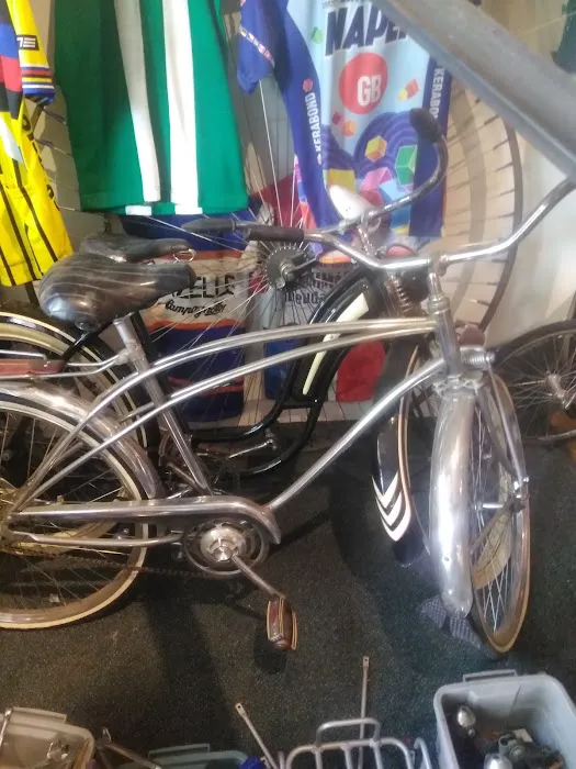 Cycle Classics Bicycle & Restoration Shop Picture 8