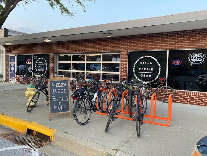 Velo Garage Bicycle Shop Picture 3