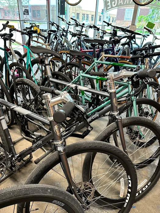 Velo Garage Bicycle Shop Picture 9