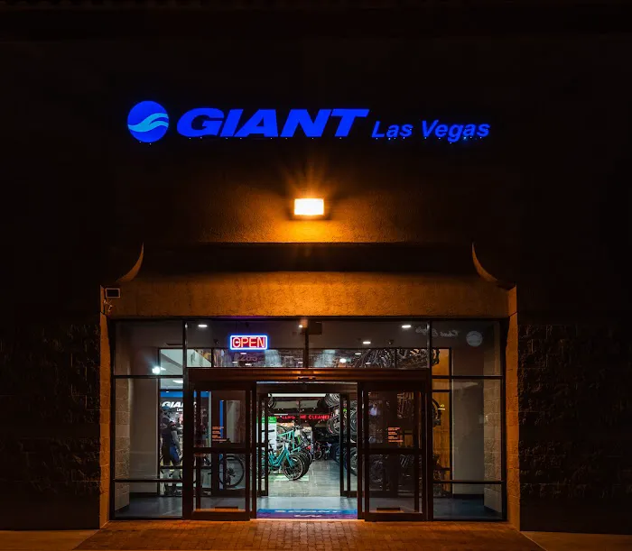 Giant Las Vegas Picture 8