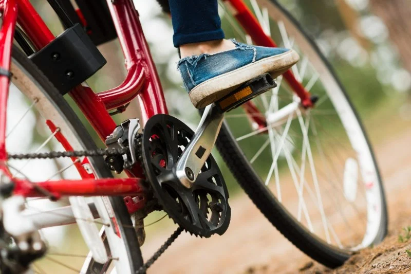 When to Use Clipless vs. Flat Pedals for Optimal Cycling Performance