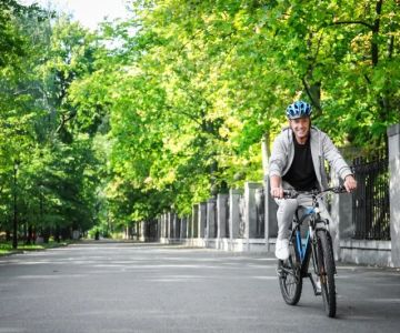 How to Ride Safely in Busy Tourist Areas | Expert Tips and Strategies