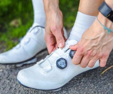 How to Choose the Right Cycling Shoes for Comfort and Performance