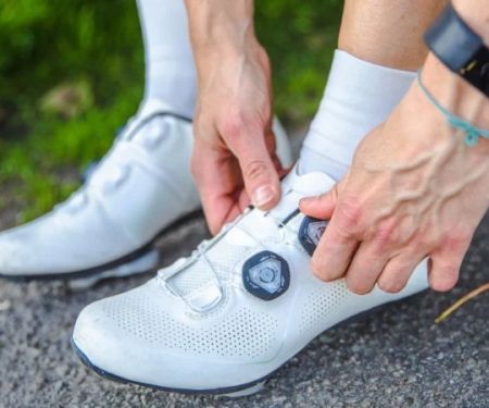 How to Choose the Right Cycling Shoes for Comfort and Performance