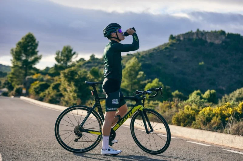 Road Cycling Nutrition: Energy Gels, Bars, and Electrolytes Compared