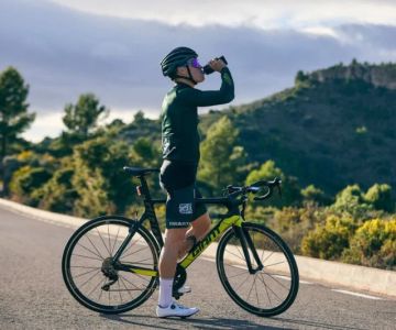 Road Cycling Nutrition: Energy Gels, Bars, and Electrolytes Compared