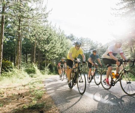 How to Ride With a Touring Group – Essential Tips for New Cyclists