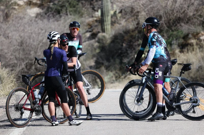 How to Ride Confidently in Group Rides With Strangers