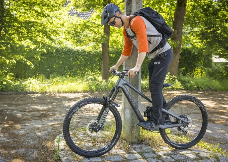 How to Adjust Suspension Fork Pressure Correctly for Optimal Ride Quality