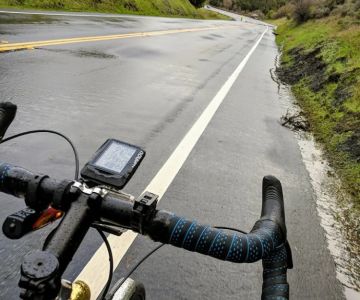 How to Carry Electronics Safely on Rainy Rides – Pro Tips from Cycling Guider