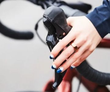 How to Deal with Sore Hands and Numb Fingers on Long Rides