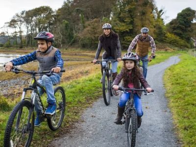 Best Cycling Destinations in the U.S. for Scenic Family Rides