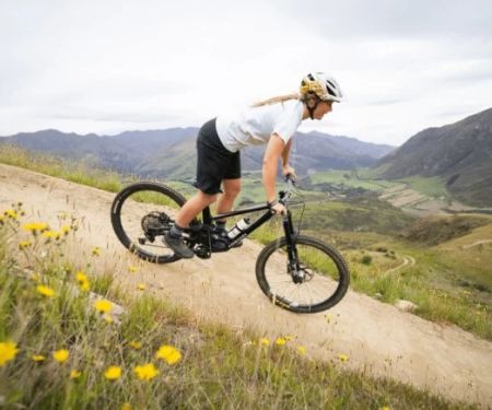 How to Ride Efficiently in Rolling Hills Terrain