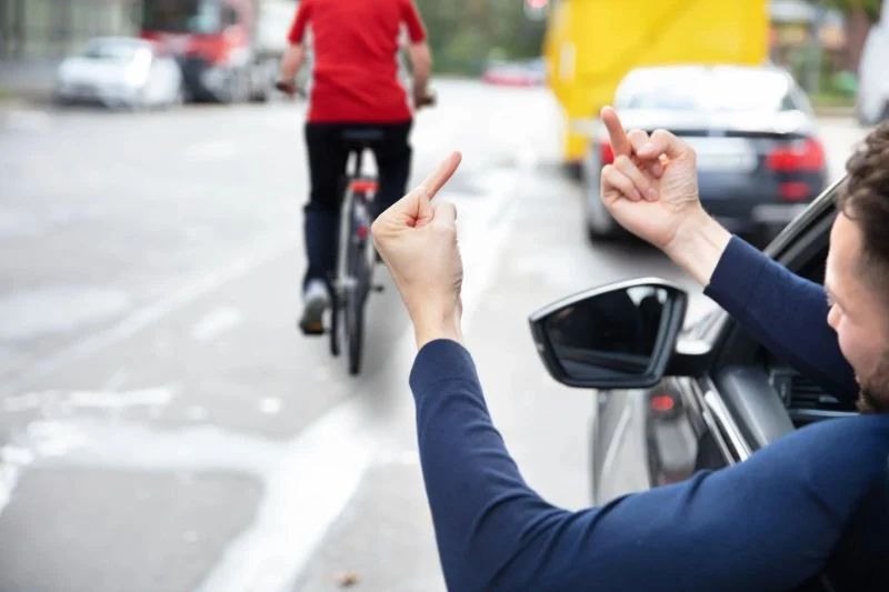How to Deal With Aggressive Drivers While Riding on the Road – Safety Tips for Cyclists