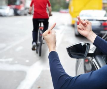 How to Deal With Aggressive Drivers While Riding on the Road – Safety Tips for Cyclists
