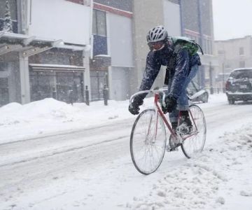How to Ride in Cold Wind Without Numbing Fingers