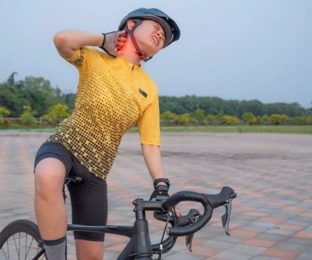 How to Avoid Shoulder and Neck Pain While Riding
